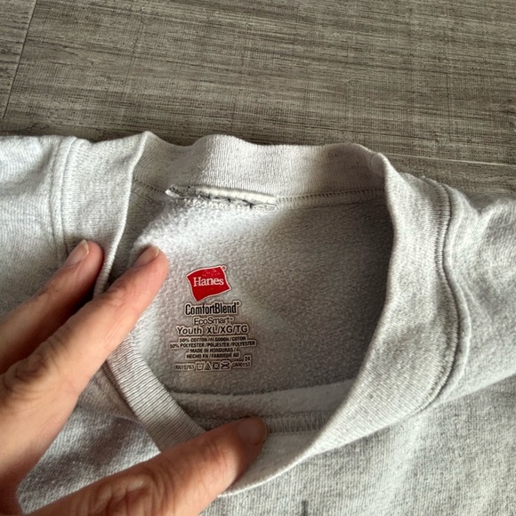 Hanes Gray youth xl Crewneck Sweater - Picture 3 of 3
